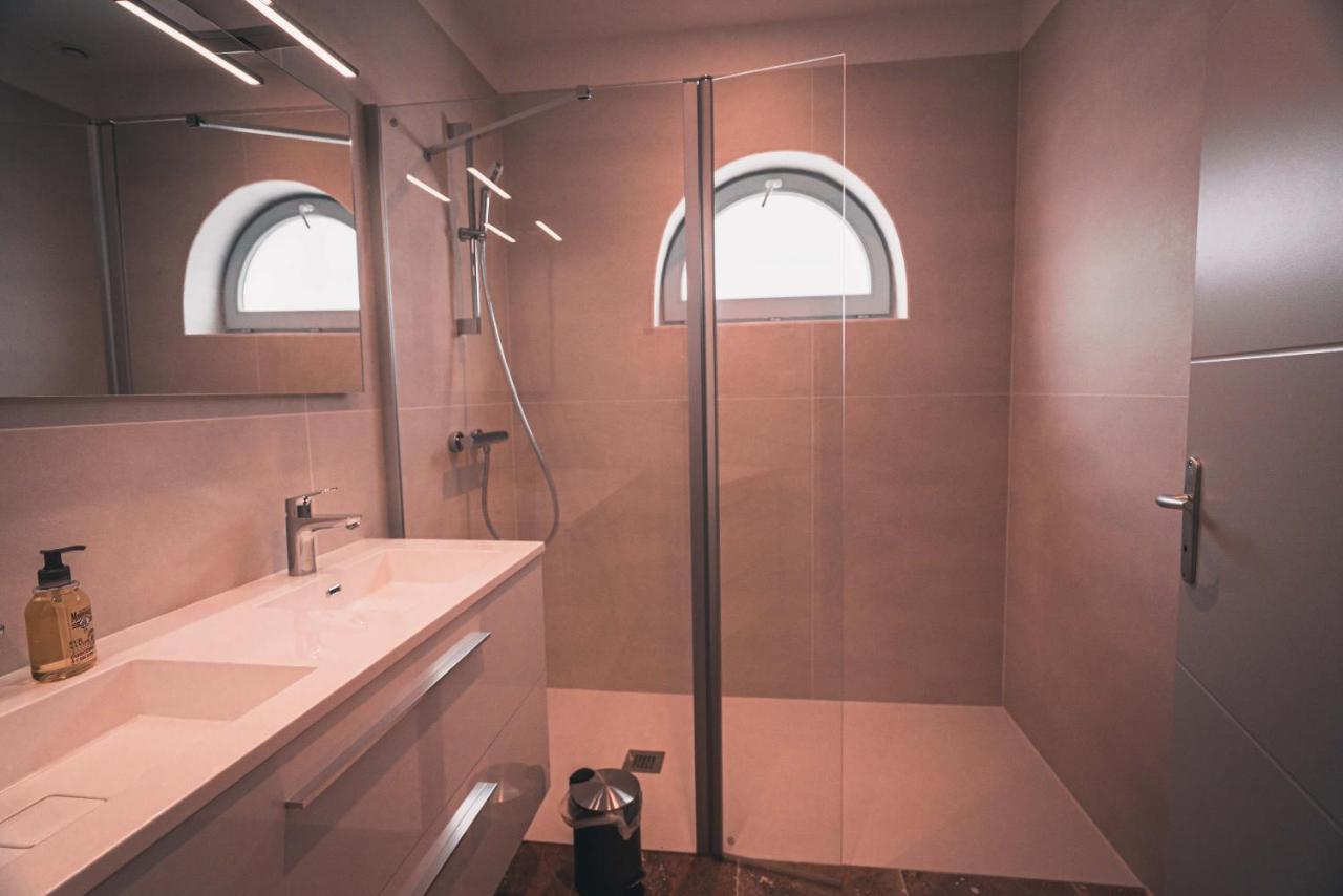 Appartement Avec Cour Privee Centre Ville Classe 4 Etoiles Remparts 1 라로셸 외부 사진